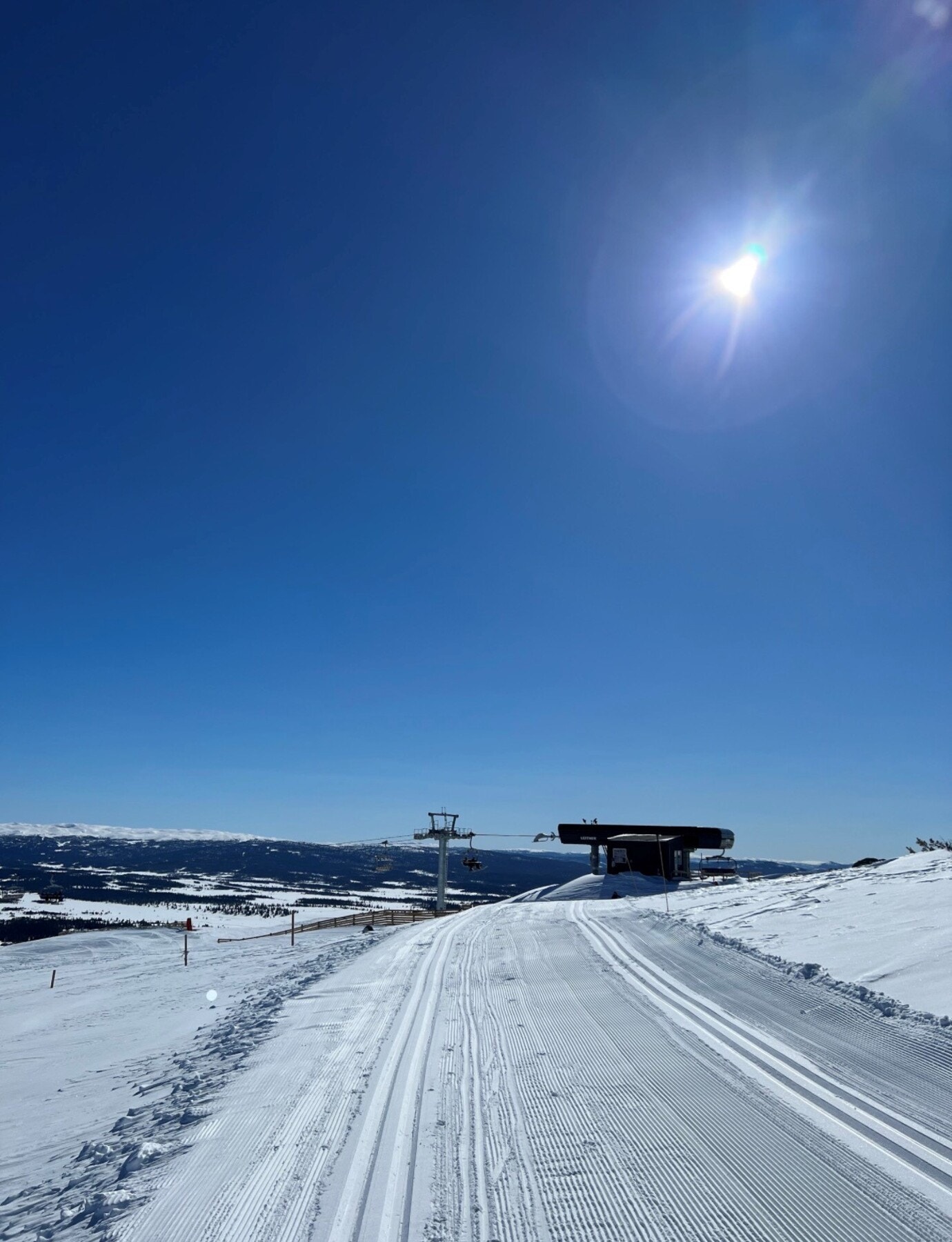 Golsfjellet Alpinsenter på Bualia (samme retning som Storefjell) er et familievennlig skisenter hvor toppstasjonen ligger på 1100 moh. Her er det 6-seters stolheis, barneheis/skålheis, 9 nedfarter inkl. stort barneområde med morsomme elementer, terrengpar Galleribilde