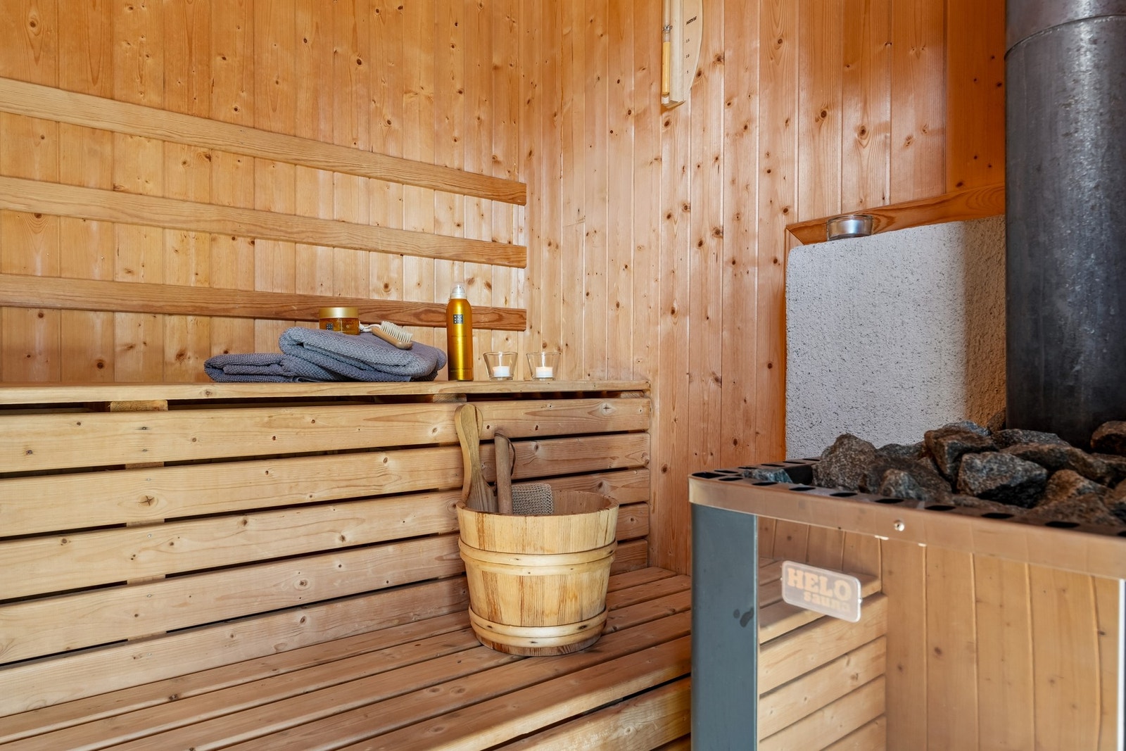 Hytta har også badstue med adkomst fra en av terrassene. Utrolig deilig å kunne unne seg litt tid her etter en god tur ute i den vakre naturen. Galleribilde