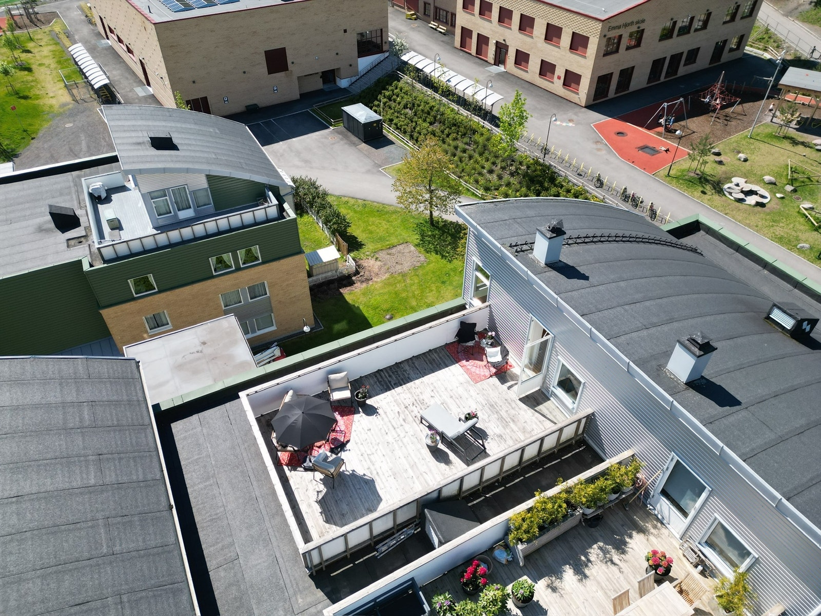 Takterrassen er på 37 kvm og har gode solforhold Galleribilde