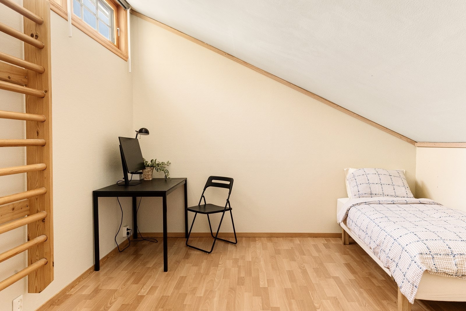 - Romslig soverom på 9,2m² - Galleribilde