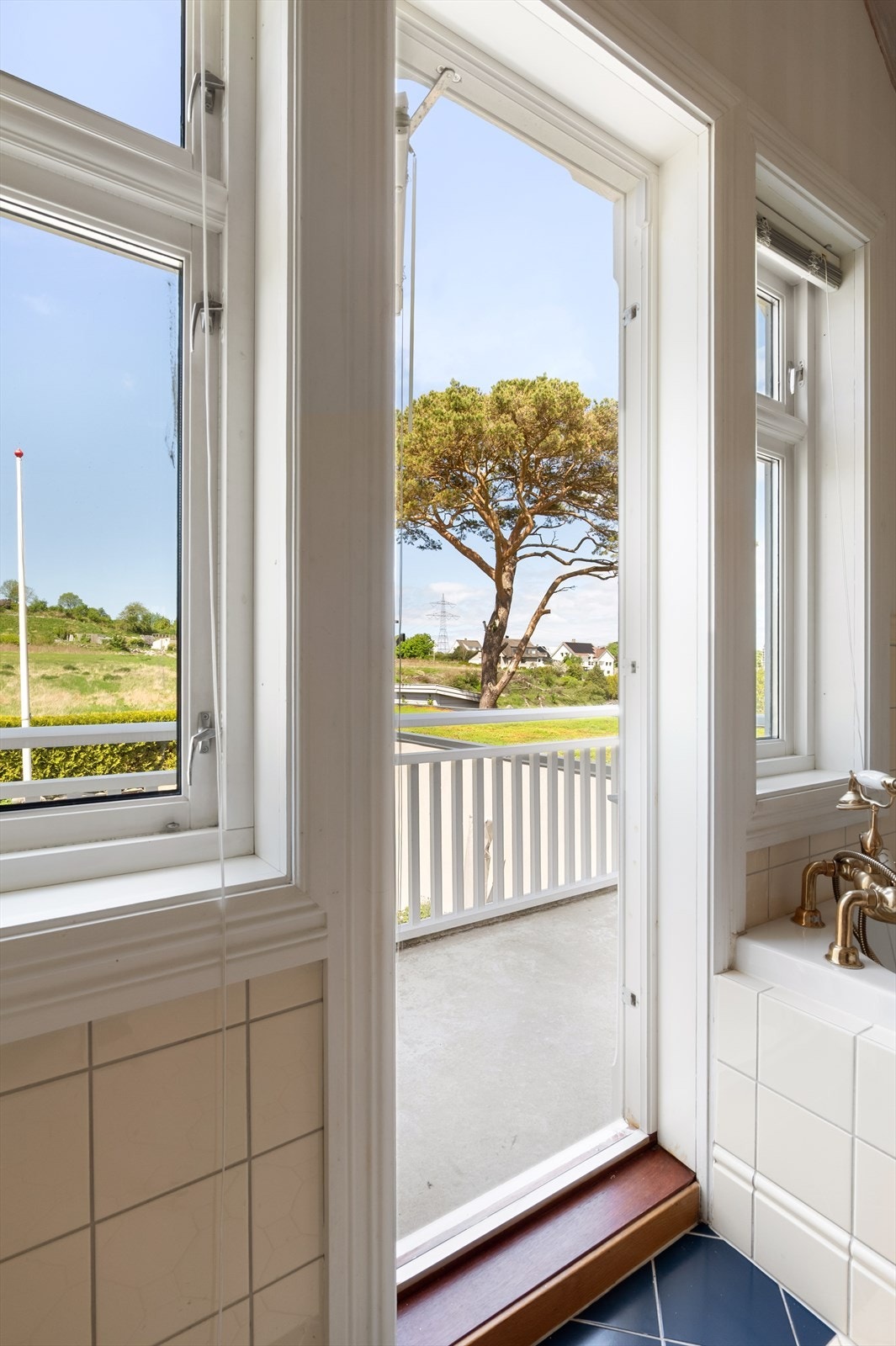 Fra badet er det utgang til en egen balkong. Galleribilde
