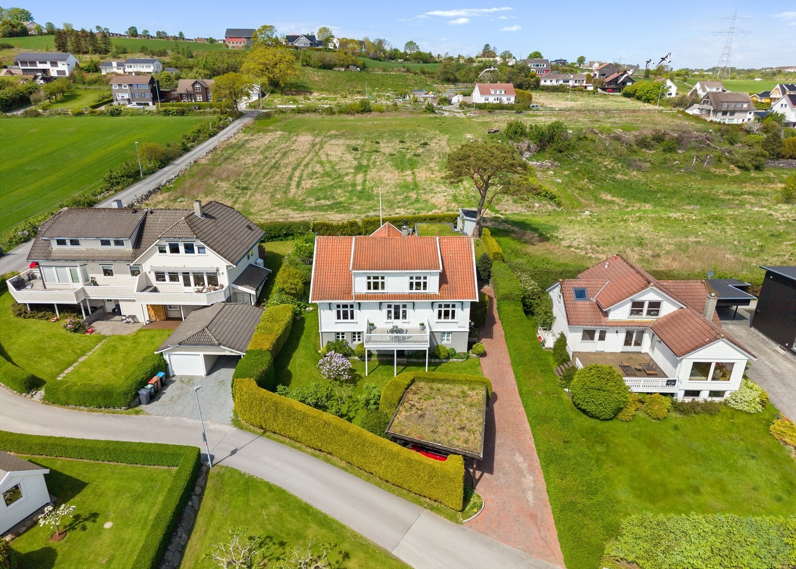 Inntil 1916 fungerte Villa Sagatun som bestyrerboligen til Malde Teglværk. Alexander L. Kielland overtok driften av teglværket etter sin far i 1872 og drev teglverket til 1881. Galleribilde