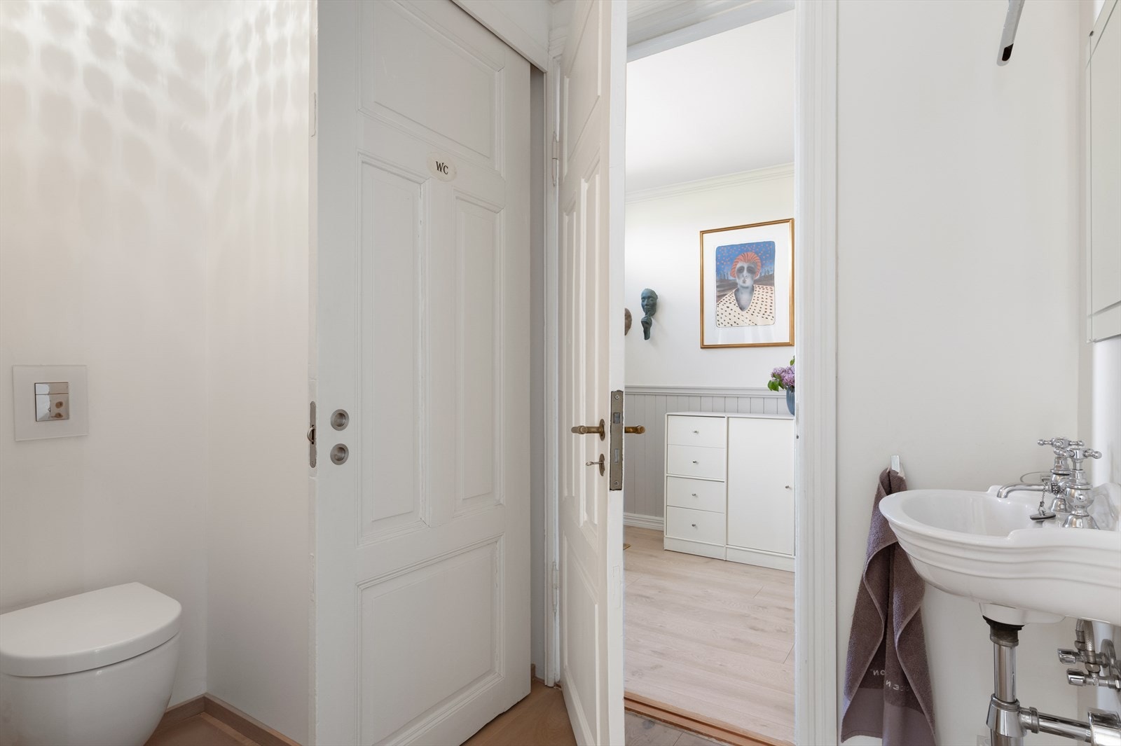 Toalettrommet i mellomgangen til tilbygget ble oppgradert i 2014. Galleribilde