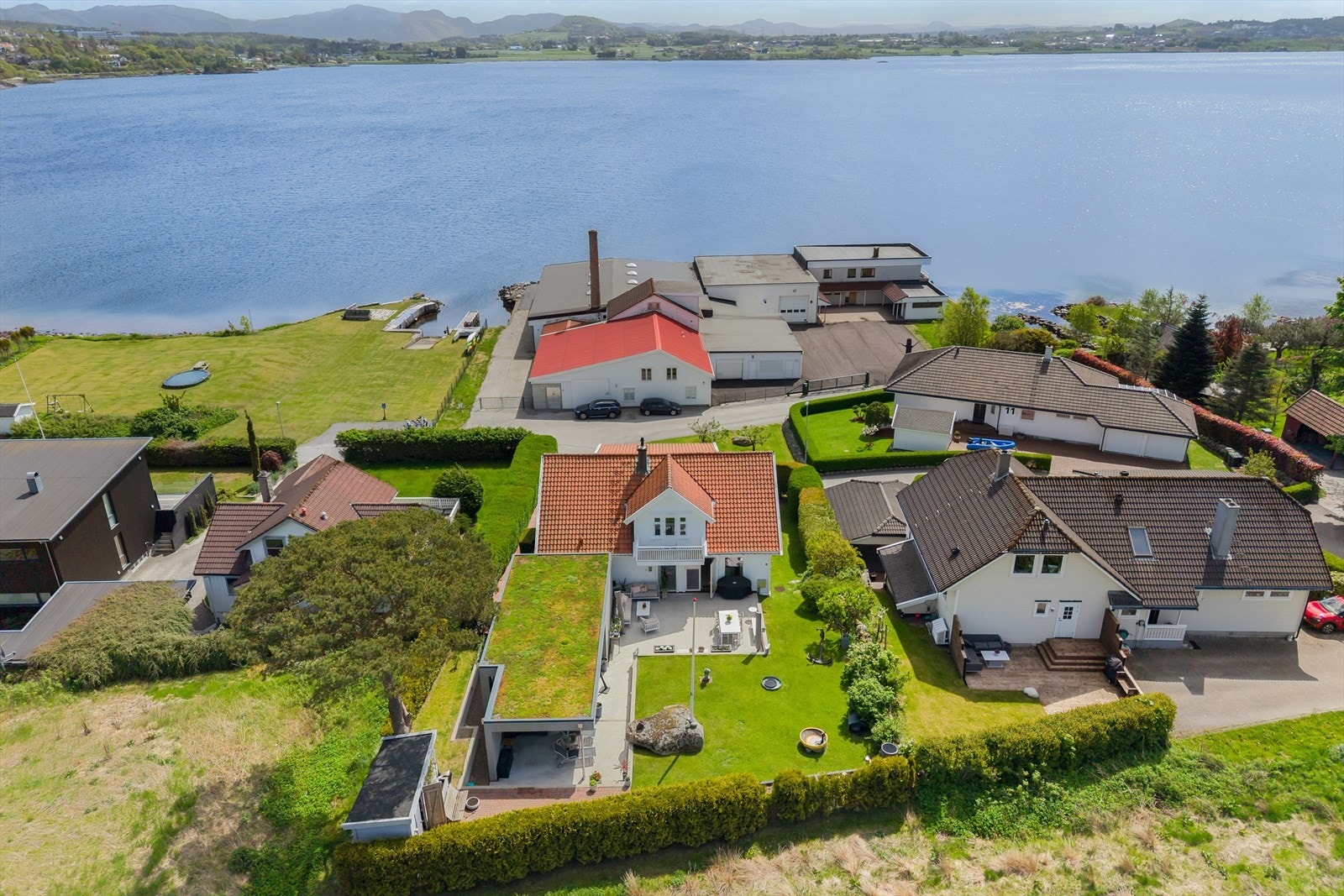 Vi befinner oss på historisk grunn. Det er her Harald Hårfagre skal ha vunnet sjøslaget som gjorde ham til den første kongen i et samlet Norge. I det minste i et samlet Vestland. Året var 872, eller kanskje litt senere. Galleribilde