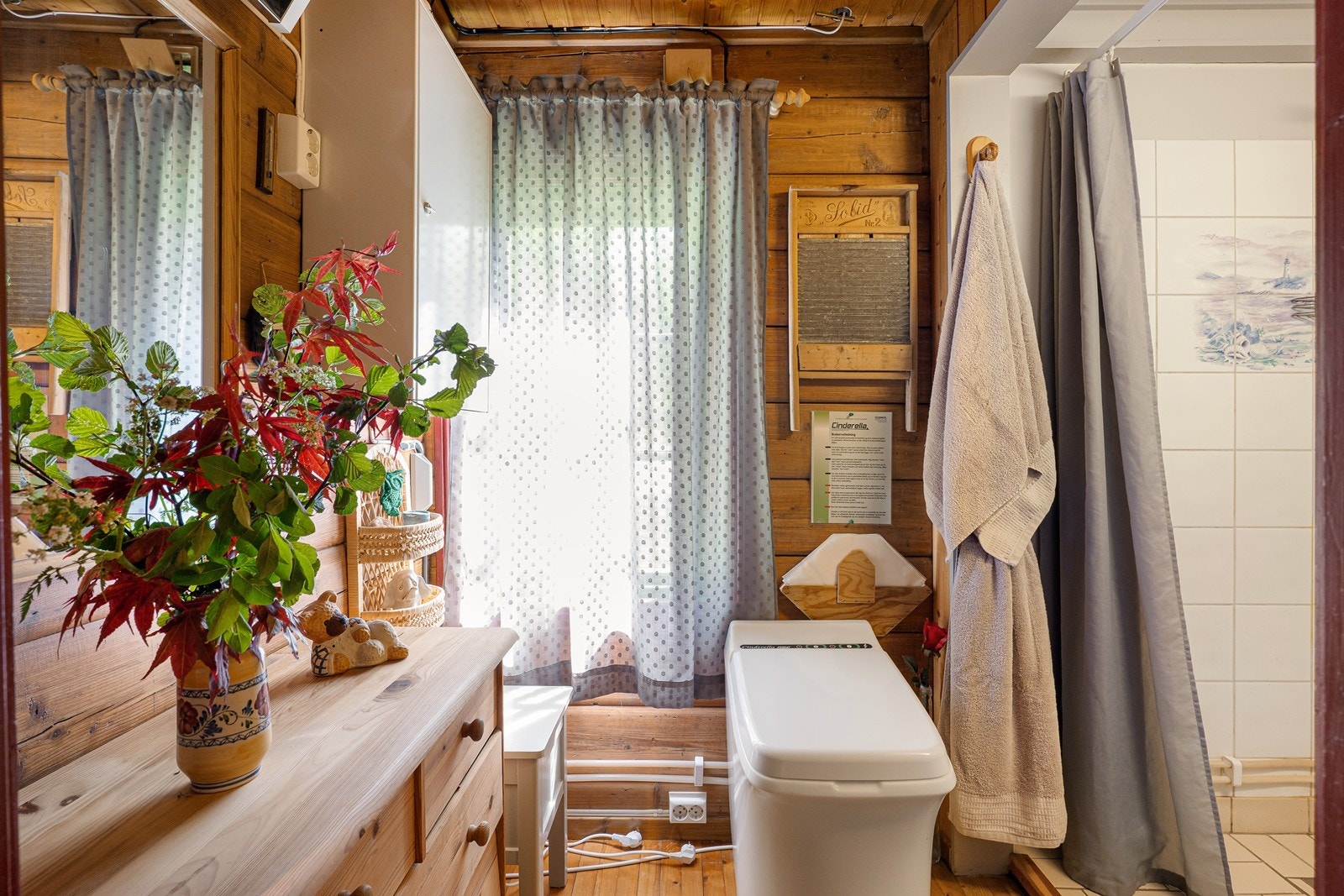 I tillegg er det et Cinderella forbrenningstoalett på badet. Galleribilde
