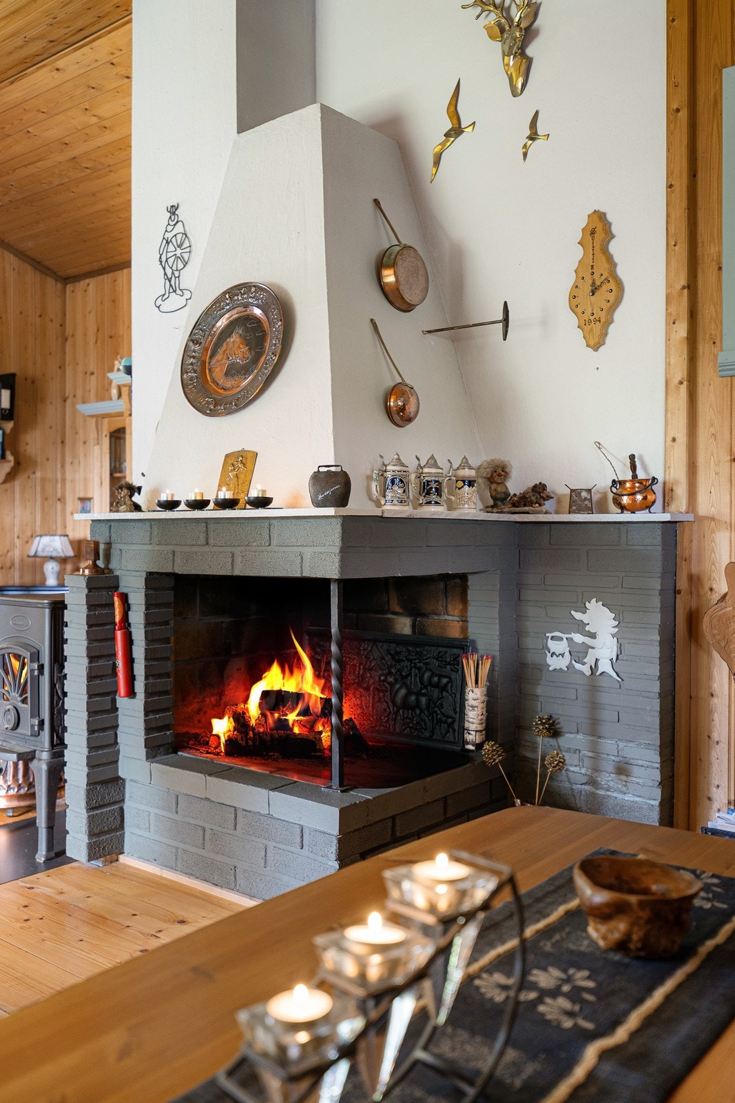 En åpen peis sørger for ekstra hygge og varme. Galleribilde