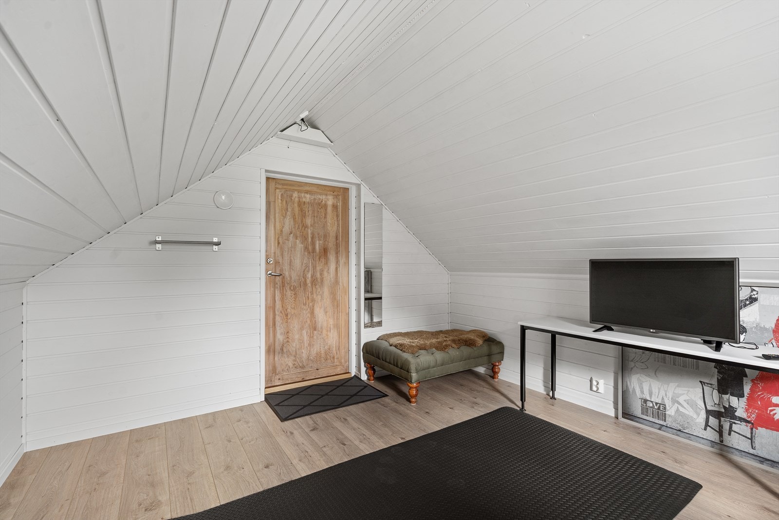 Innredet loft over garasje ( ikke godkjent) Galleribilde