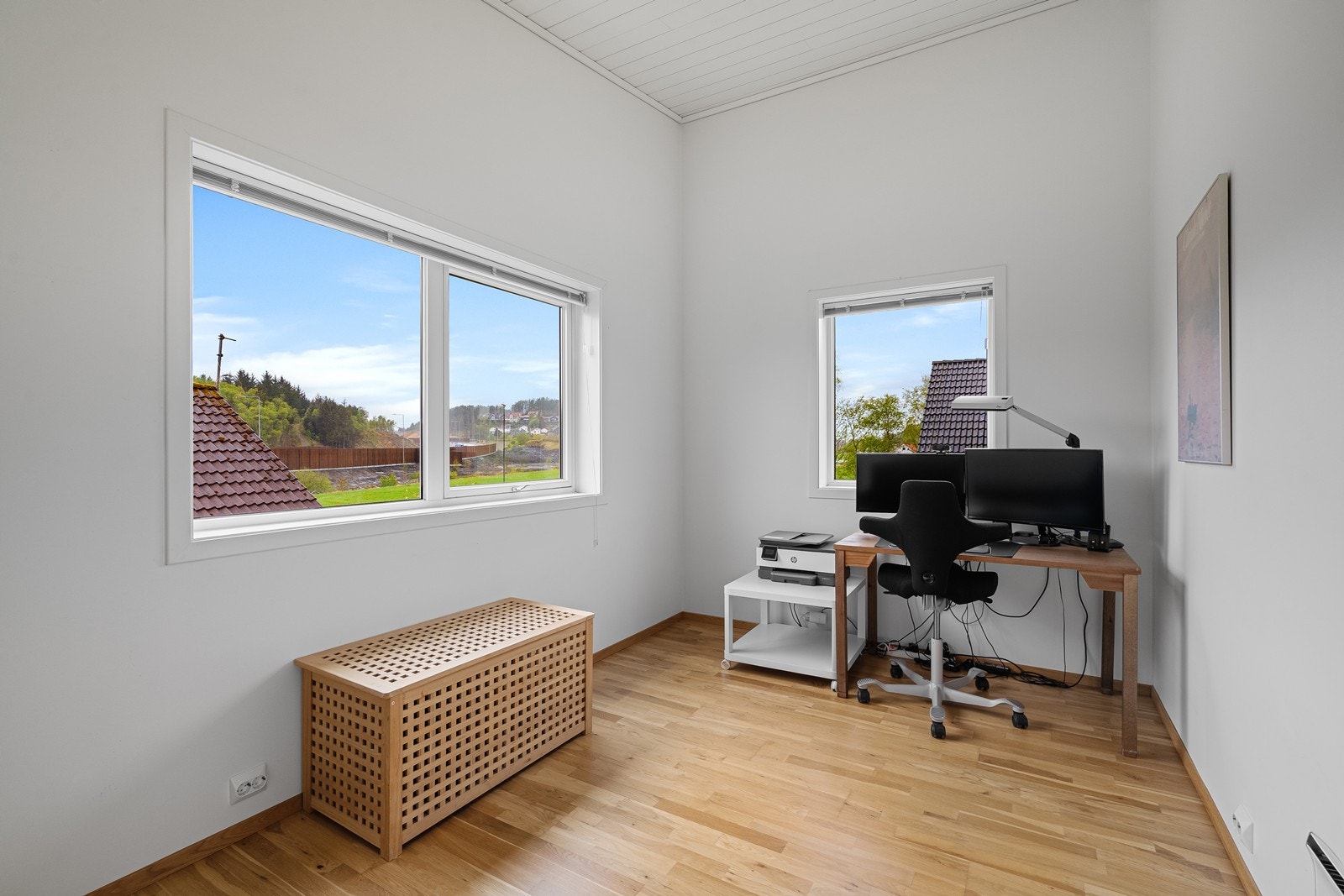 Lyst og rolig rom med fleksible bruksområder. Galleribilde