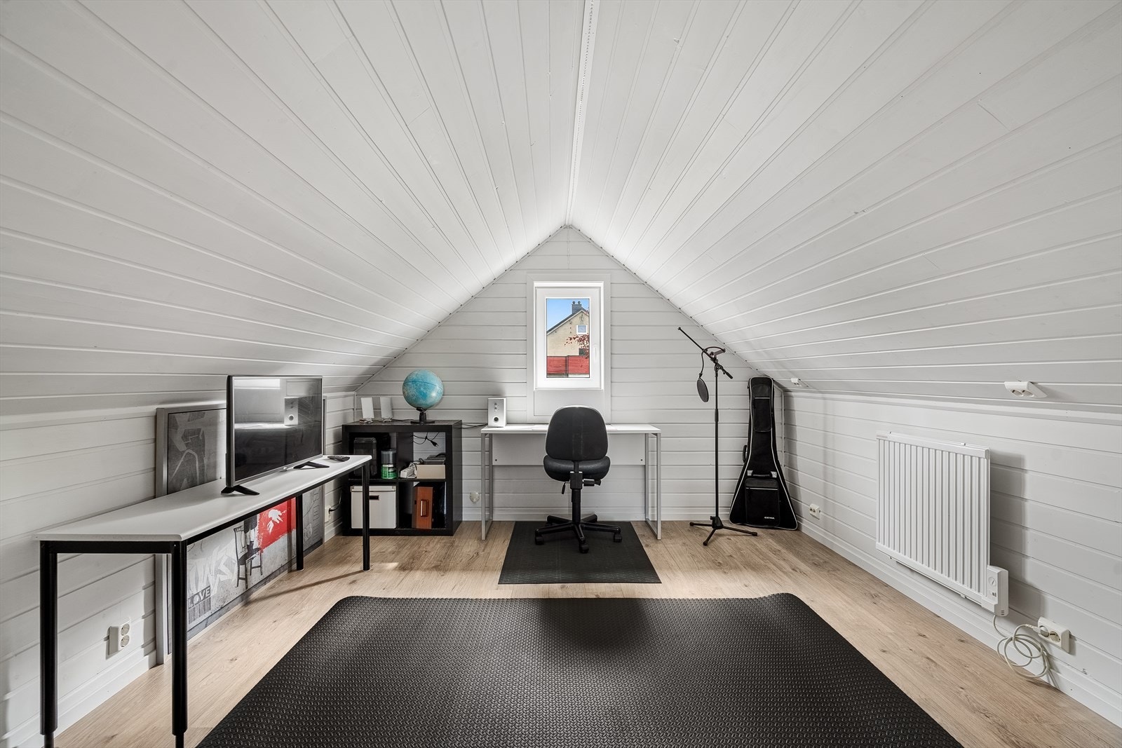 Innredet loft over garasje ( ikke godkjent ) Galleribilde
