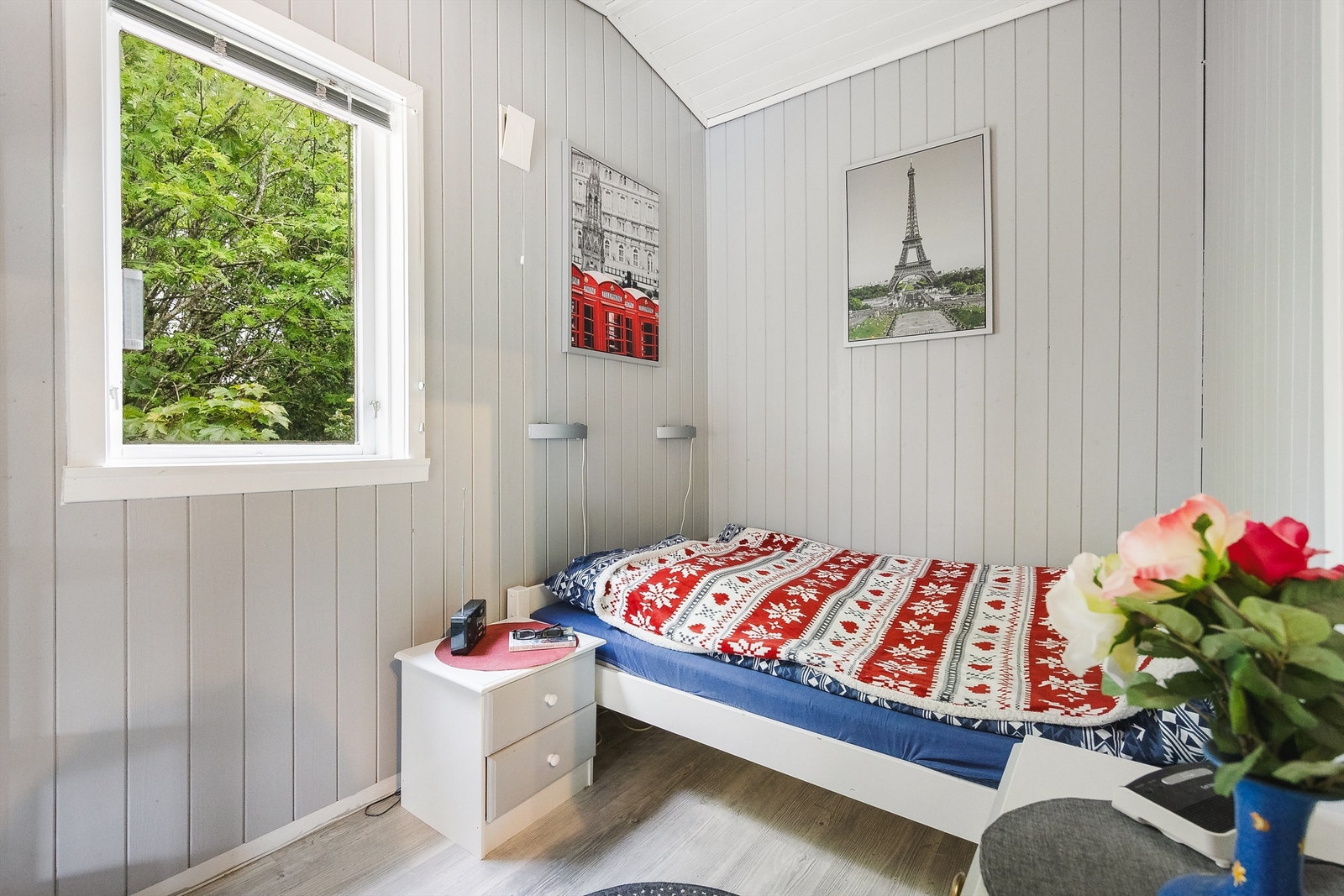 Det andre soverommet har plass til enkeltseng og oppbevaringsmøbler. Galleribilde
