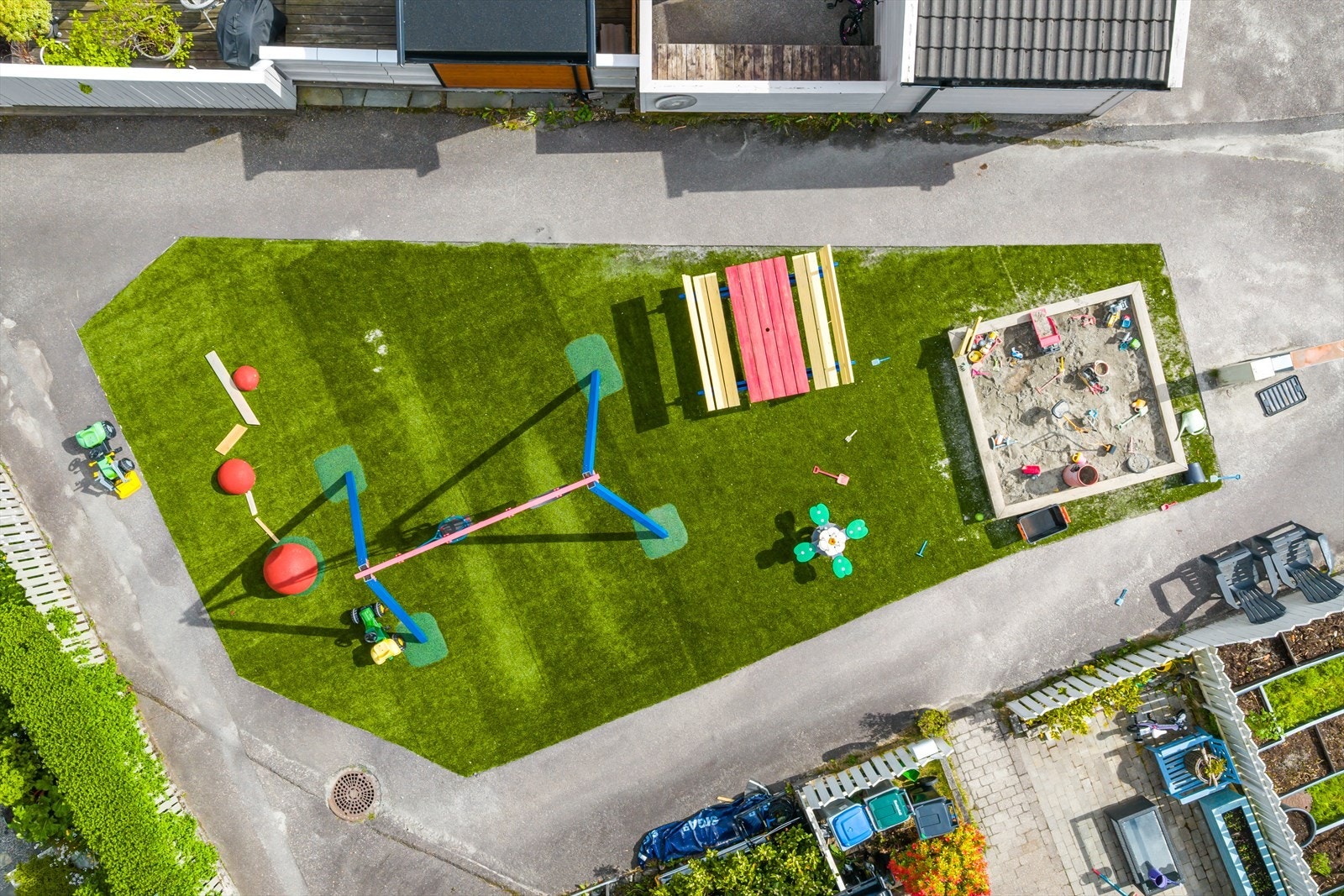 Oppgradert lekeplass i trygge omgivelser - perfekt for de minste! Galleribilde