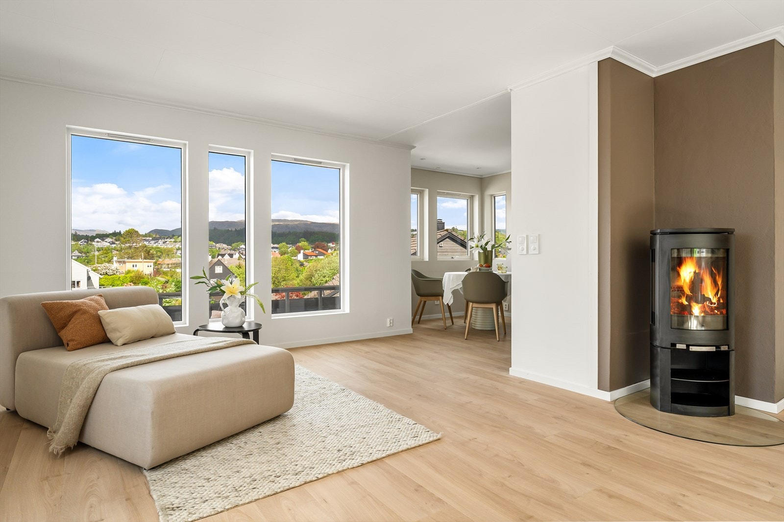 En nydelig og moderne enebolig med stor veranda og utleiedel i kjeller. Galleribilde