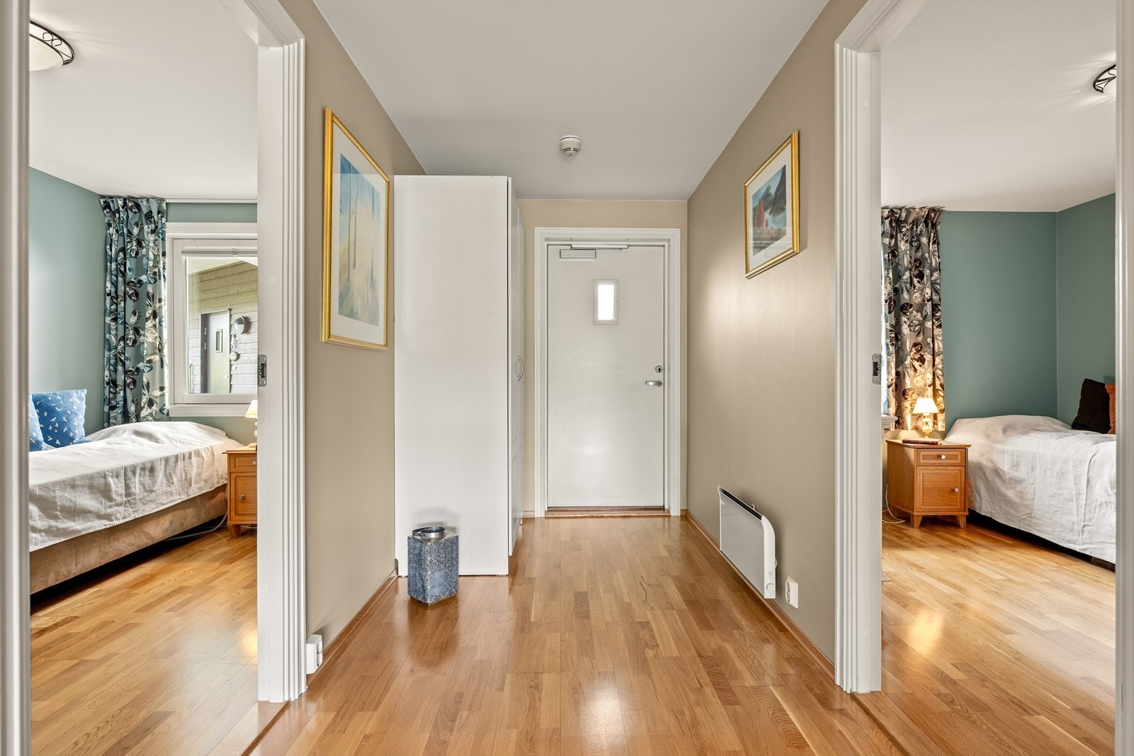 De to soverommene ligger praktisk til ved inngangspartiet, adskilt fra stuen. Galleribilde