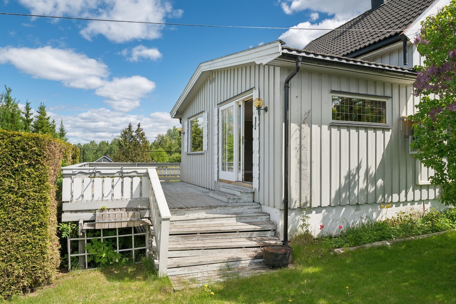 Boligen har tak tekket med betongtakstein fra 2003. Galleribilde