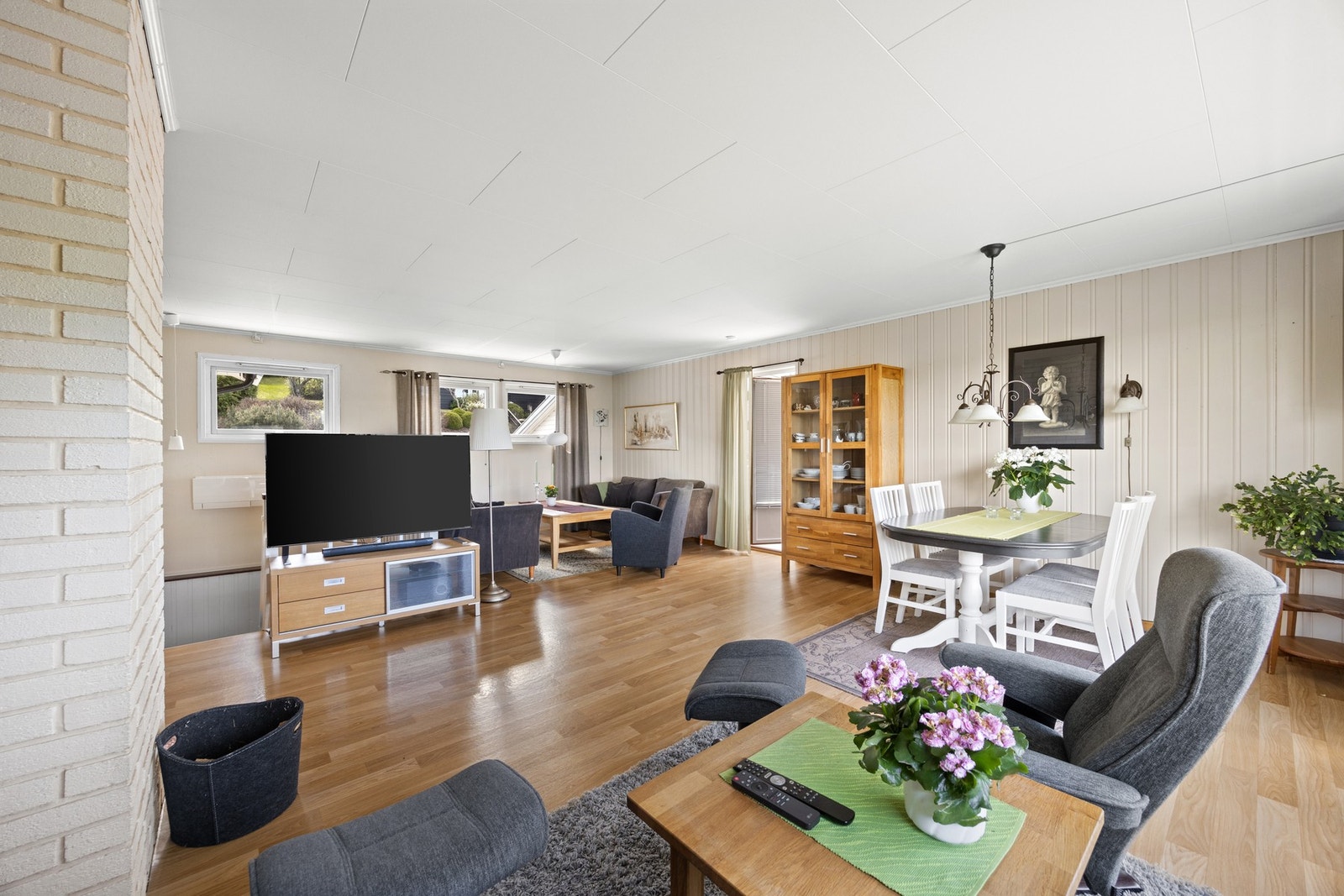 Stuen måler 38,5 kvm. Galleribilde
