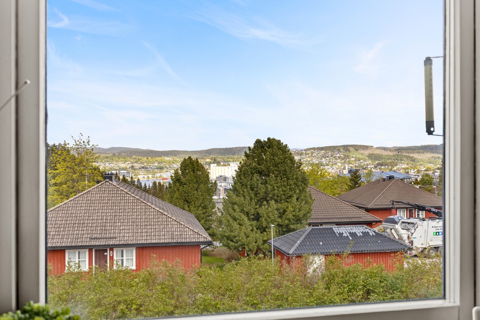 Utsikt fra kjøkkenbenken! Galleribilde