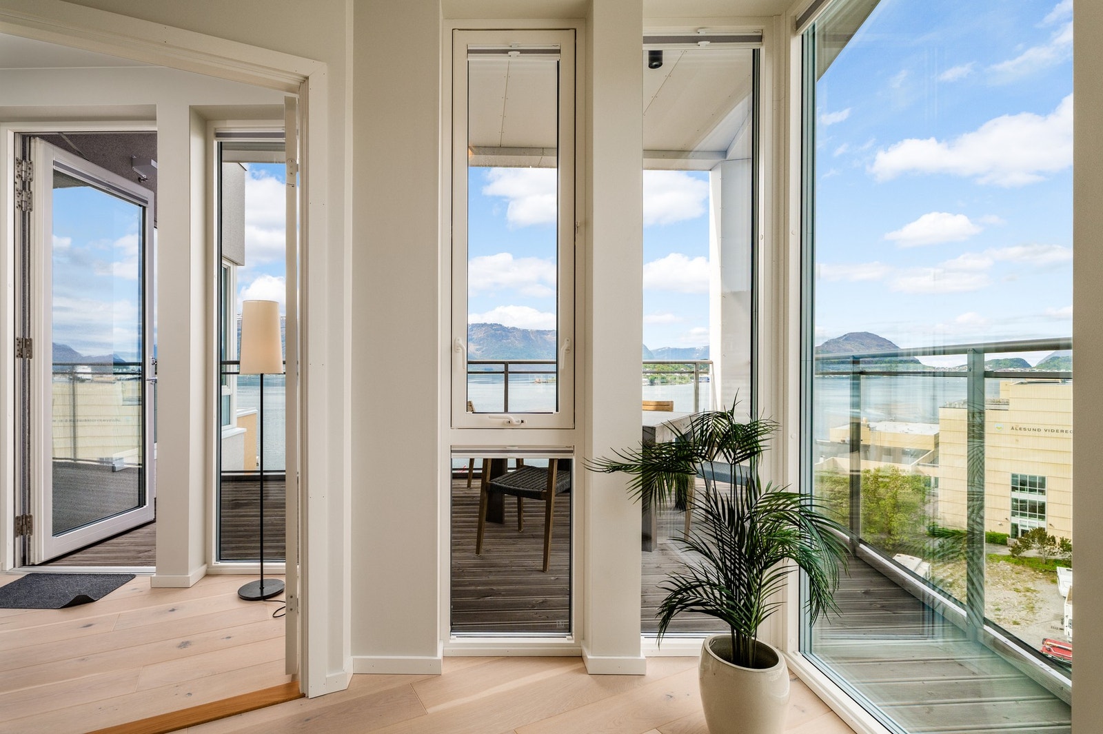 Utgang til veranda. Galleribilde