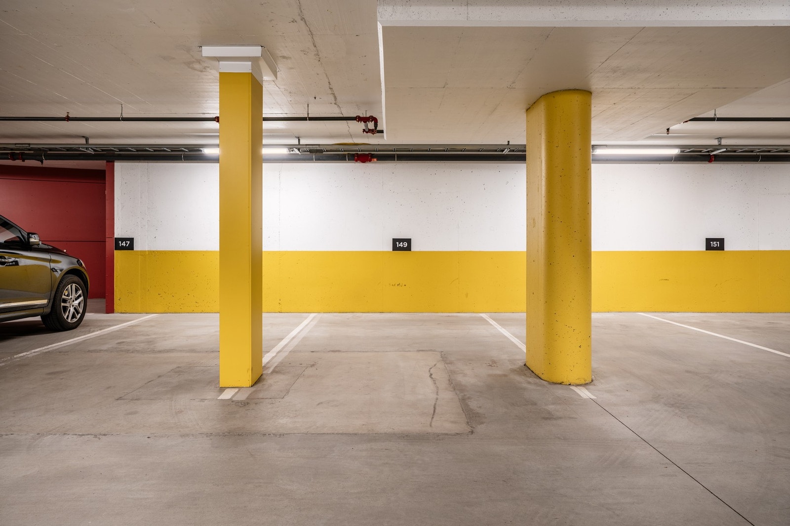 Den andre av leilighetens to parkeringsplasser. Galleribilde