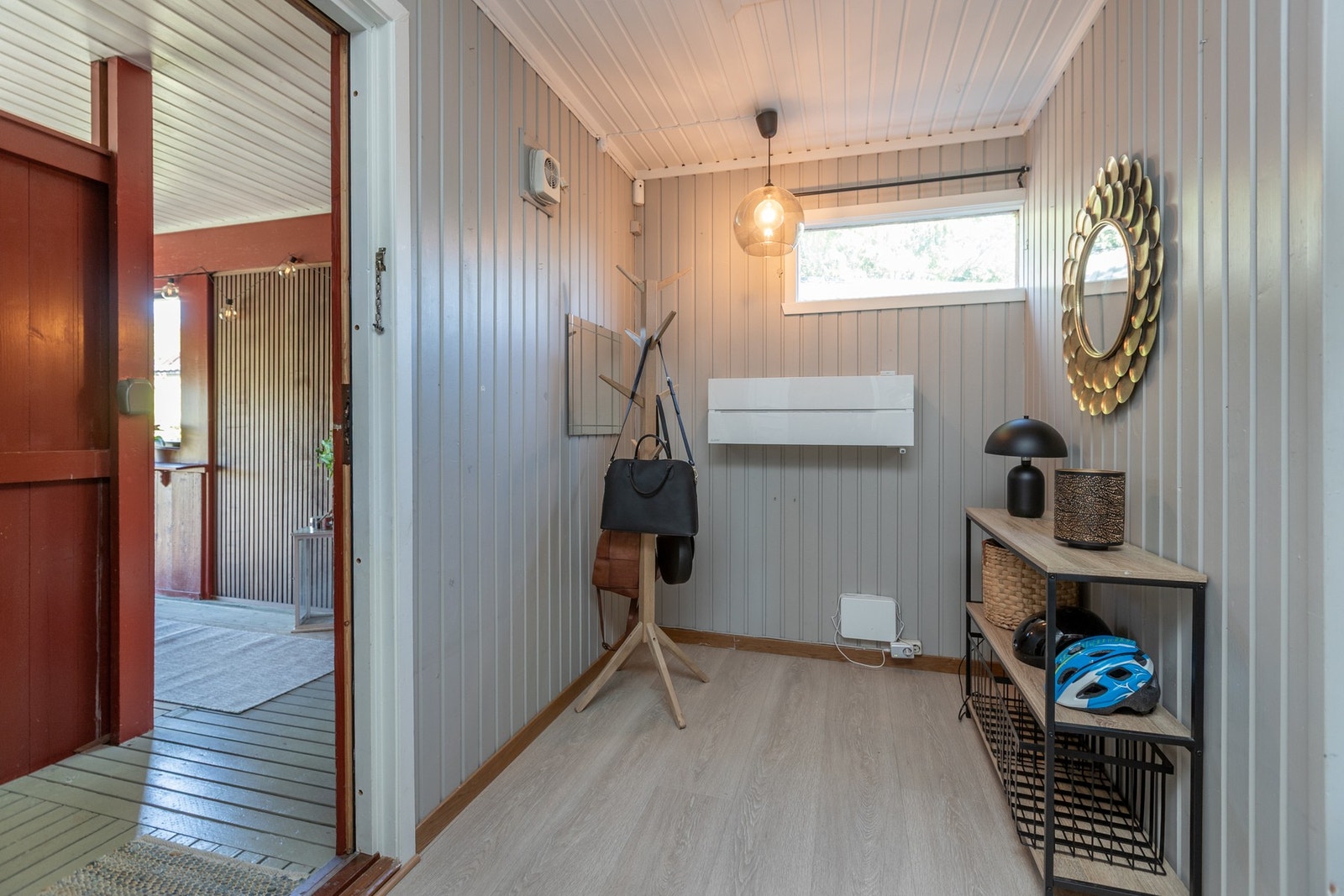 Romslig entré Galleribilde