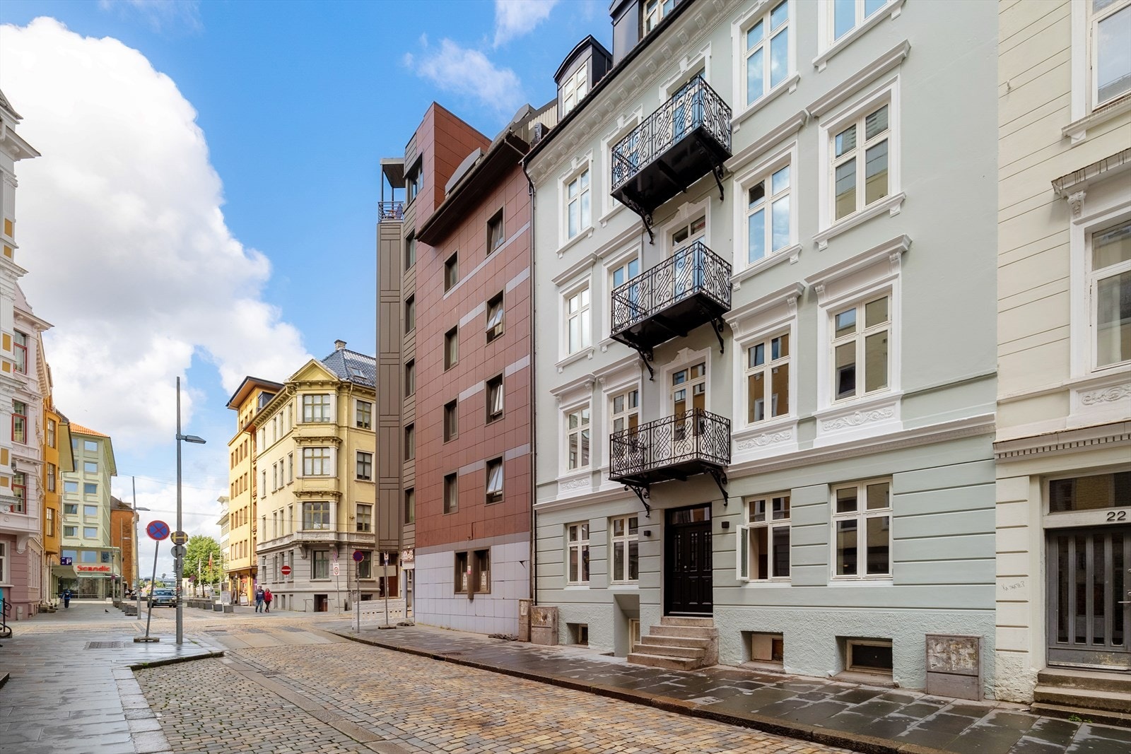Komplett nytt tak med Velux-vinduer og oppbygging etter moderne krav gir både trygghet og kvalitet for fremtiden. Galleribilde
