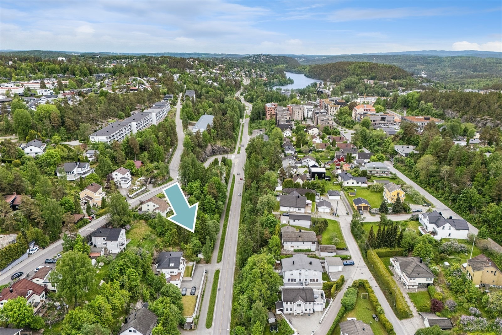 Beliggenheten gir en fin balanse mellom nærhet til sentrumstilbud og rolige, grønne omgivelser. Galleribilde