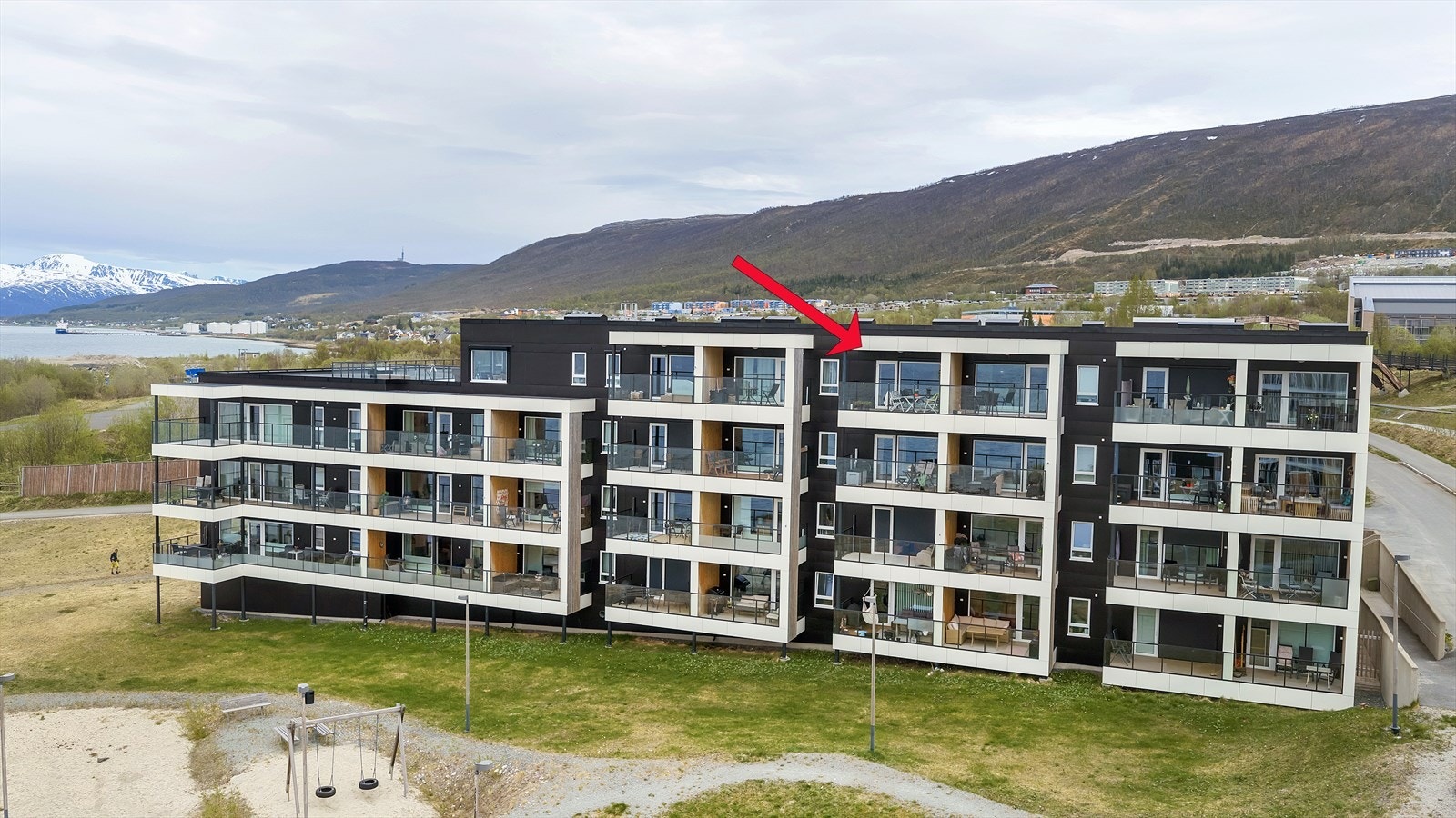 Attraktiv beliggenhet i toppetasjen og parkering i garasje med tilkomst fra heis. Bygg fra 2018 Galleribilde