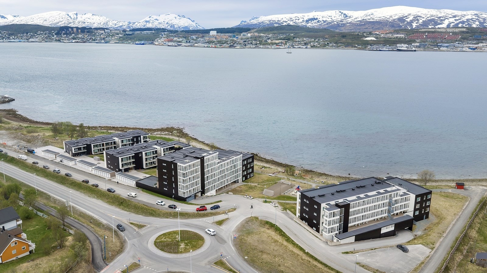 Leiligheten har en flott beliggenhet med kort avstand til barnehage, skole og dagligvarebutikk. Galleribilde