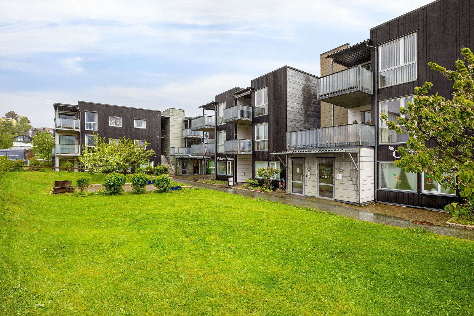 Her bor du i et attraktivt og moderne boligkompleks fra 2009 på Dalgård, med kort vei til alle nødvendige fasiliteter. Galleribilde