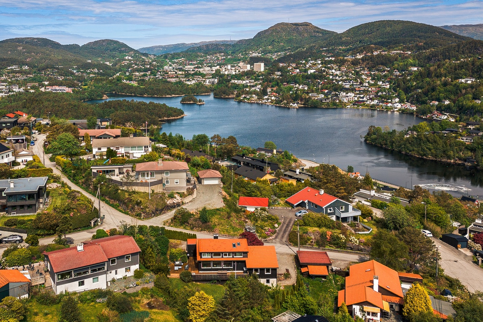 - Fra boligen er det kort vei til både barnehager, skoler og daglige servicetilbud - Galleribilde