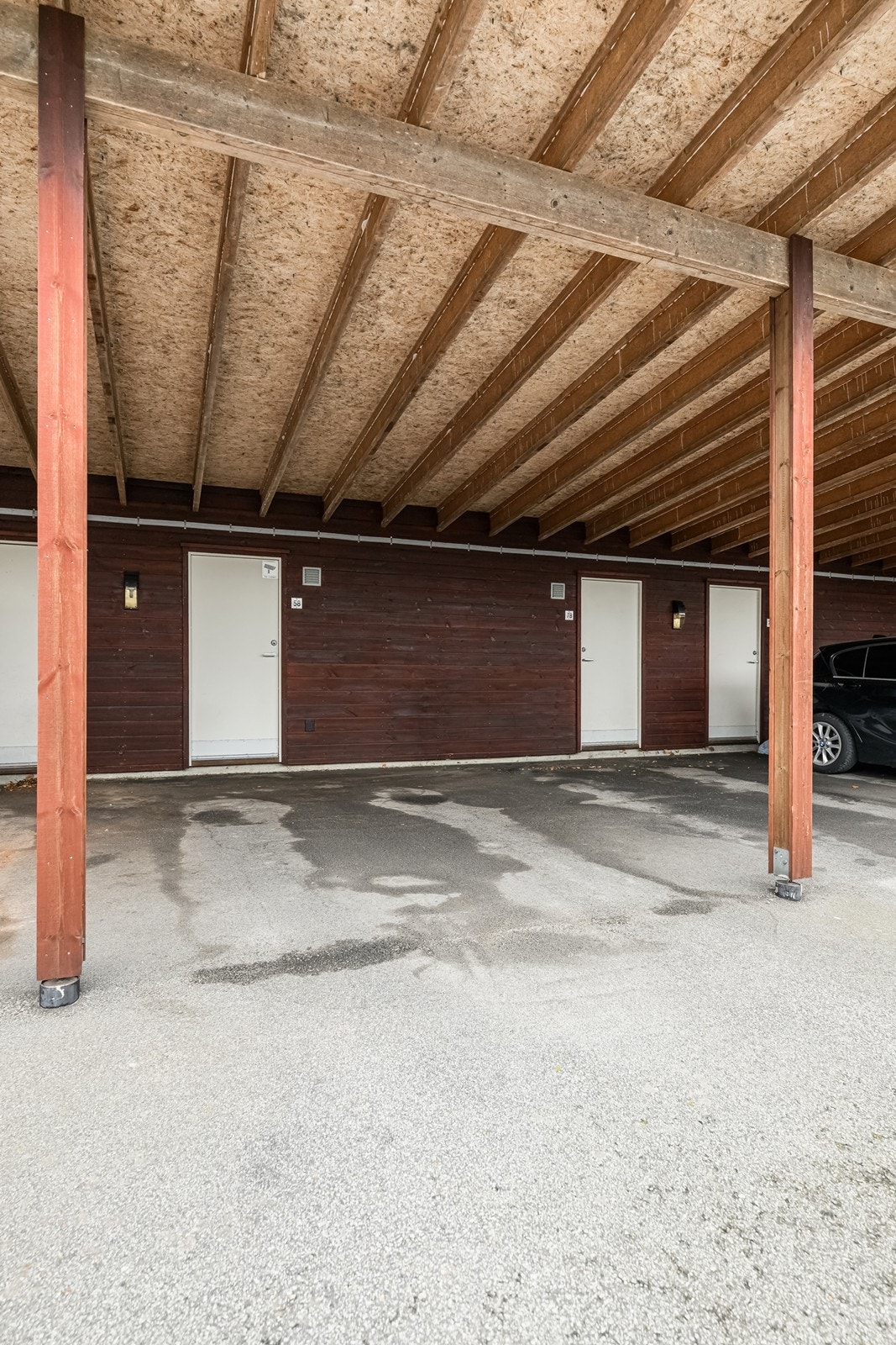 Parkering i carport Galleribilde