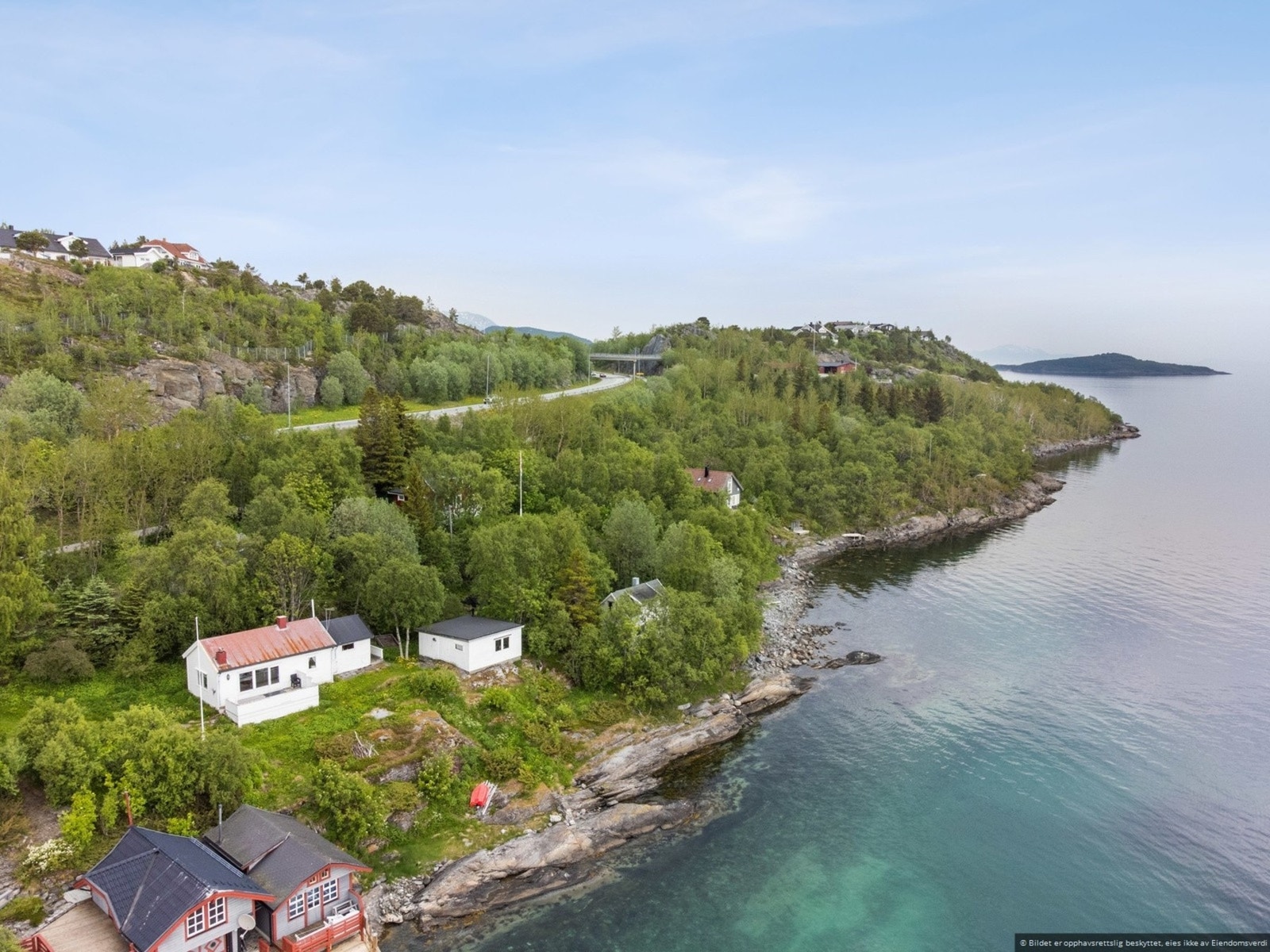 Oversikt over eiendommens unike plassering ca 10 minutters kjøring fra Harstad sentrum. Foto: EFKT Galleribilde