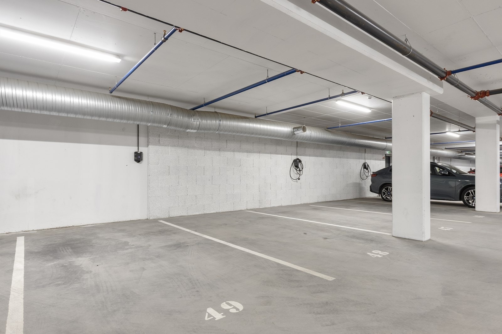 Det medfølger en fast biloppstillingsplass i felles garasjeanlegg. Galleribilde