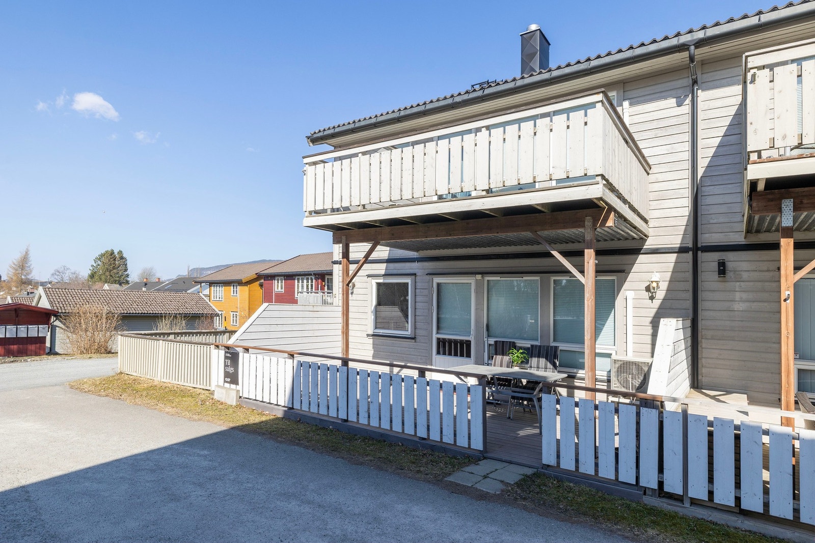 Terrassens størrelse gjør at det er enkelt å møblere med ønsket møblement. Galleribilde