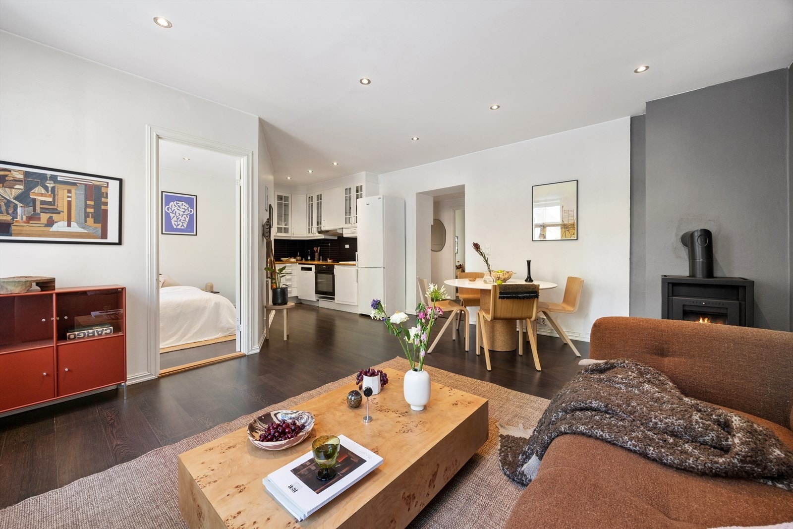 Velkommen til en innbydende leilighet med svært sentral beliggenhet, midt i Oslo. Galleribilde