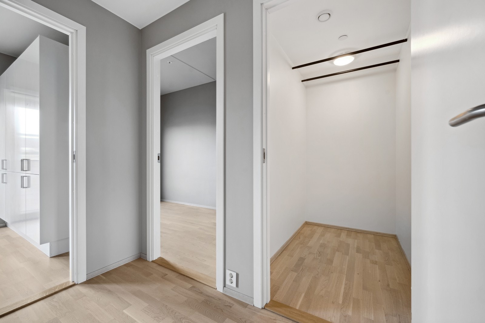 Innvendig bod med god plass til oppbevaring Galleribilde