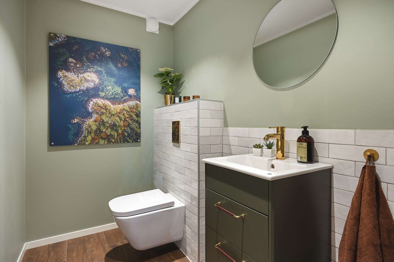 I tillegg er det i underetasjen et praktisk, separat WC. Galleribilde