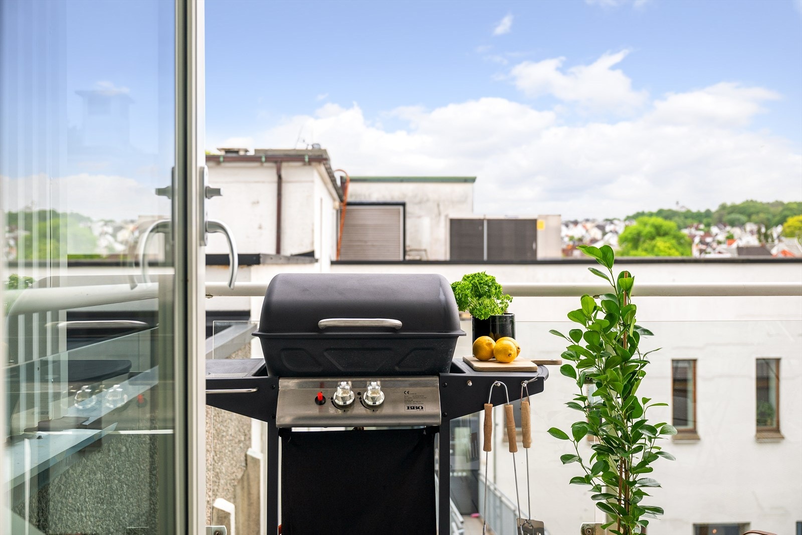 Med plass til utemøbler og grill. Galleribilde