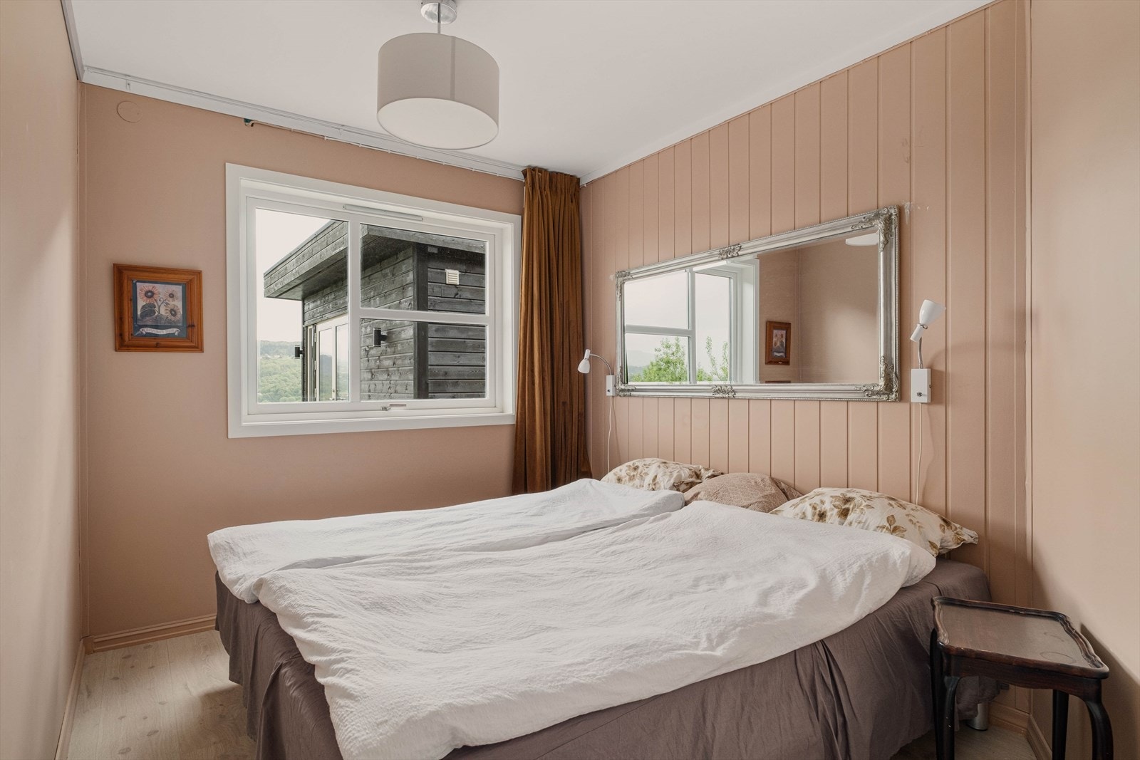 Soverom med plass til dobbeltseng. Galleribilde