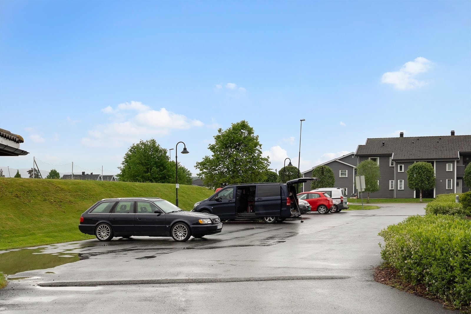 Det er gode parkeringsmuligheter for gjester! Galleribilde