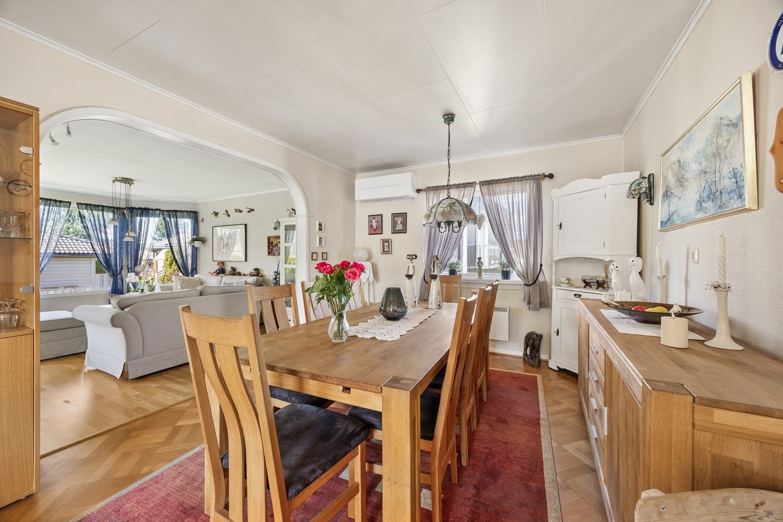 Den andre stuen fungerer utmerket som spisestue med plass til langbord. Galleribilde