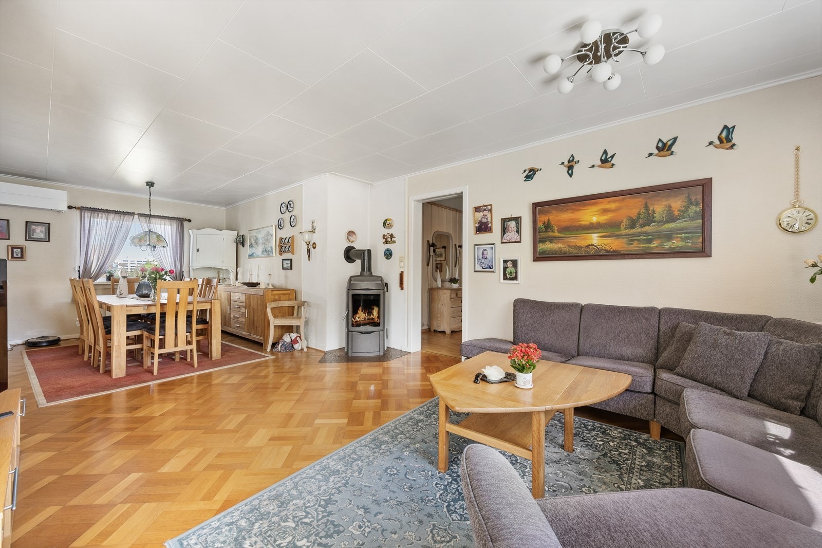 Stuearealet er fleksibelt og gir rom for flere møbleringssoner. Galleribilde