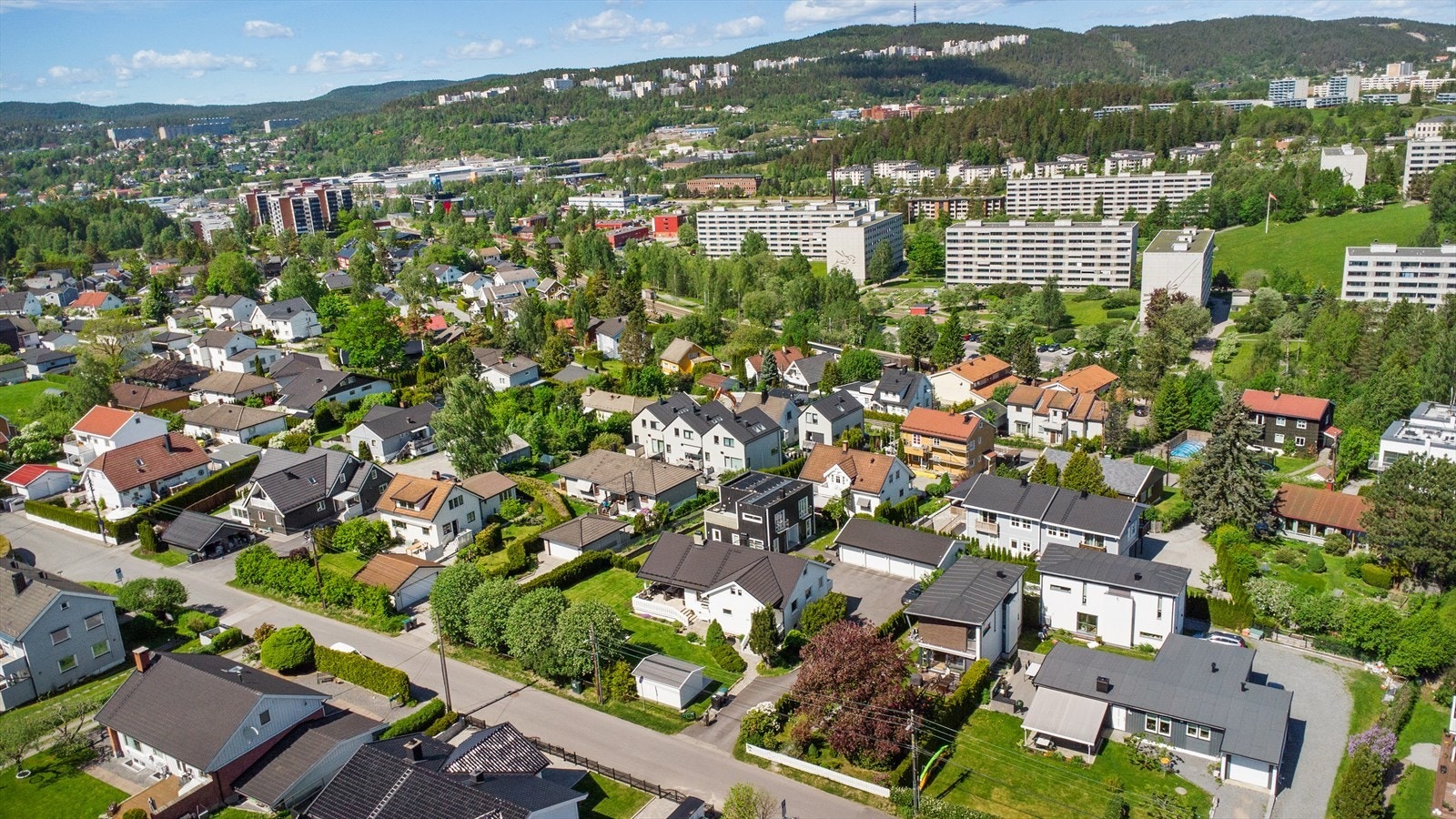 For pendlere er det under ti minutters gange til Høybråten stasjon, med tog til Oslo S på under 20 minutter. Galleribilde