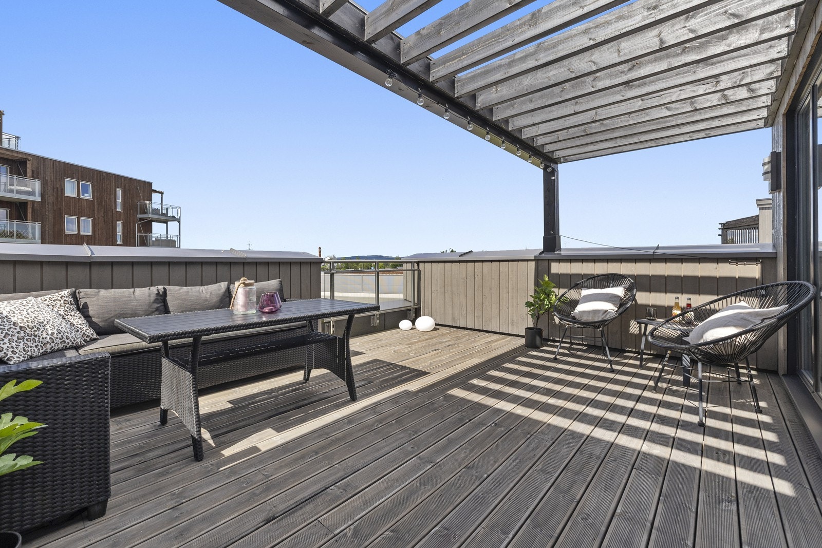 Den største takterrassen på ca 19 m² har god plass til både sittegruppe og spisebord. Galleribilde