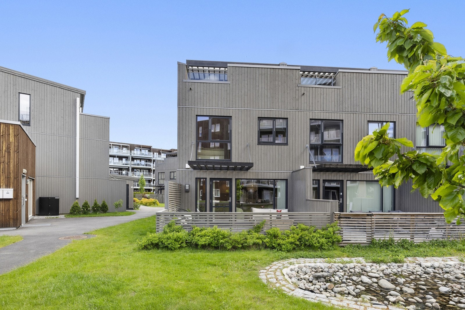 Rekkehuset er en del av sameiet Jessheim Boligtun, som består av 13 boligseksjoner. Galleribilde