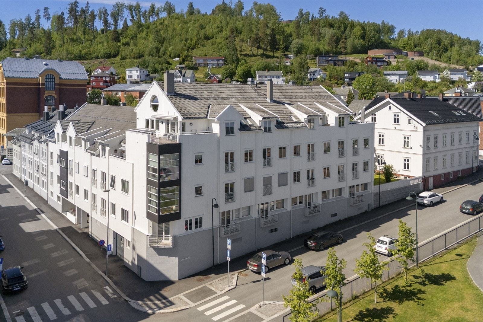 Fine turmuligheter på Hovdetoppen rett bak eiendommen. Galleribilde