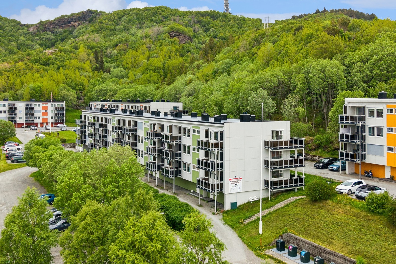 Eiendommen har fine, felles uteområder. Galleribilde