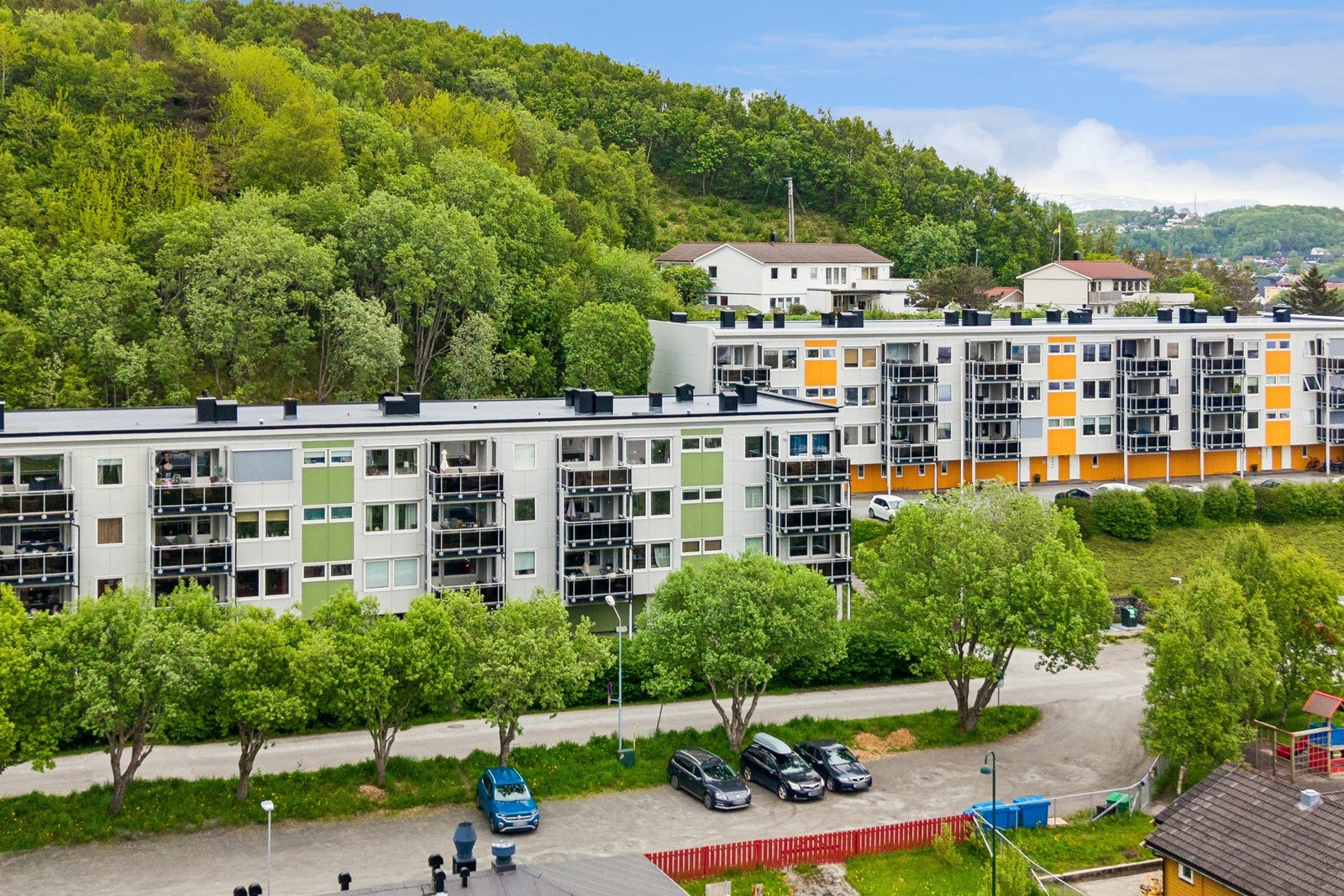 Borettslaget har flere elbil ladere. Galleribilde