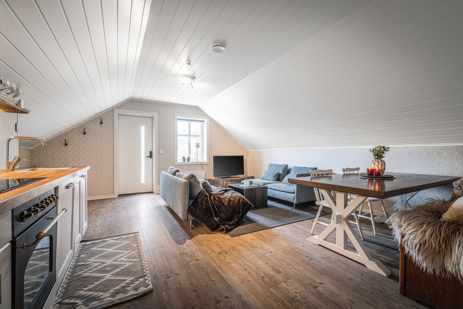 Åpen stue/kjøkkenløsning i 2. etasje. Galleribilde