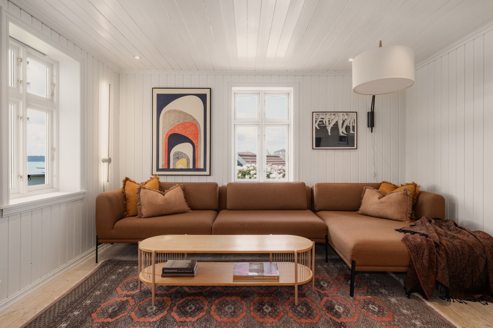 Meget koselig stue med lyse overflater og tregulv. Galleribilde