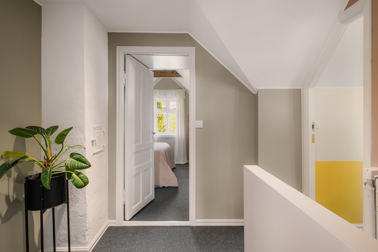 I loftetasjen er det fire soverom og gang/trapperom. Galleribilde